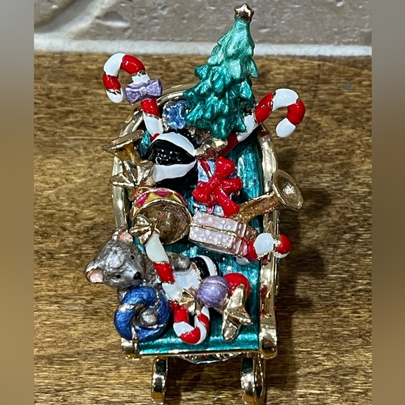 Sleigh of toys, Bejeweled Enamel Trinket Boxes. - Picture 8 of 12